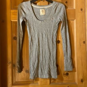 EUC Hollister grey long sleeve thin stretch long line sweater size Medium